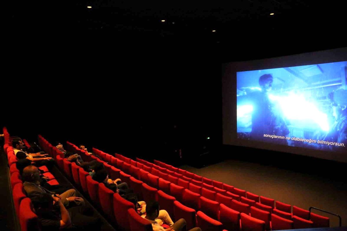 Keçiören Belediyesi Engelli Danışma Merkezi\'nden özel bireylere sinema keyfi