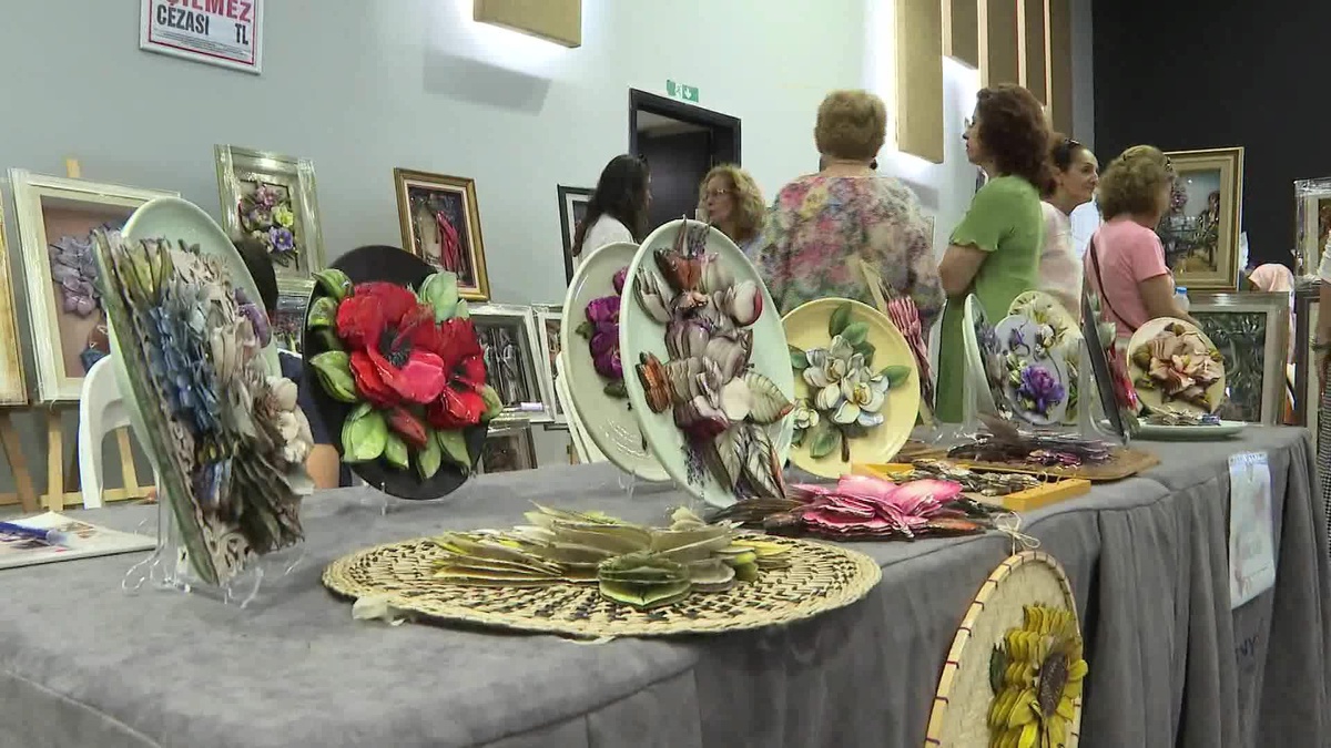 Konyaaltı Sanat Merkezi\'nin Kursiyerleri El Emeği Ürünlerini Sergiledi