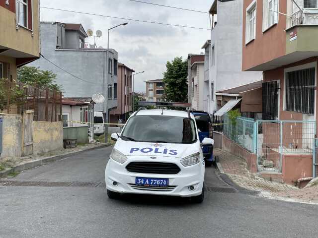 Küçükçekmece'de tartıştığı abisi ve yengesini kurşun yağmuruna tutup kaçtı Küçükçekmece'de tartıştığı abisi ve yengesini kurşun yağmuruna tutup kaçtı