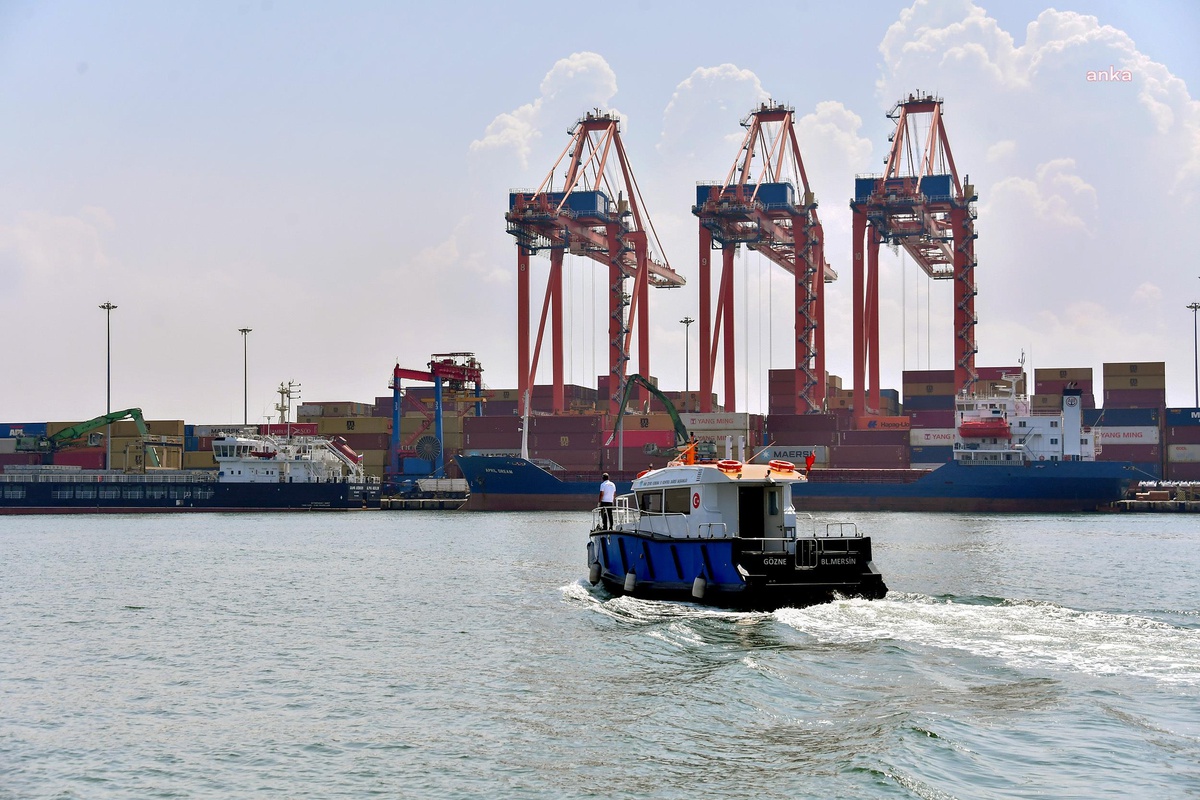 Mersin Büyükşehir, Deniz Kirliliğini Önlemek İçin Havadan ve Denizden Denetimlerini Sürdürüyor