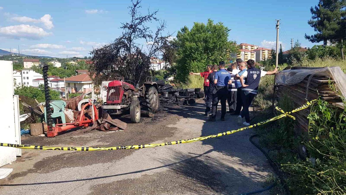 Karabük\'te odun yangınında traktör küle döndü