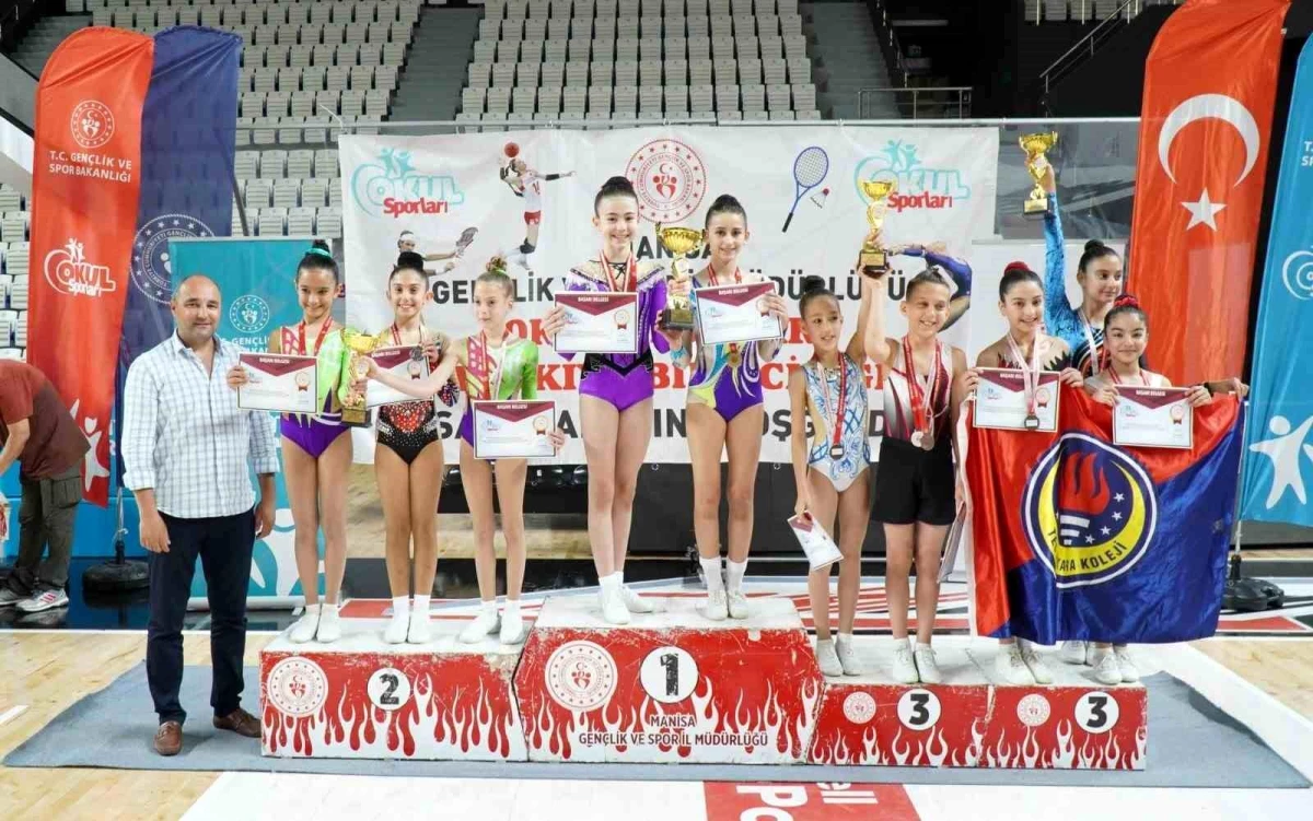 Okul Sporları Cimnastik Aerobik ve Step Aerobik Türkiye Şampiyonası Manisa\'da yapıldı