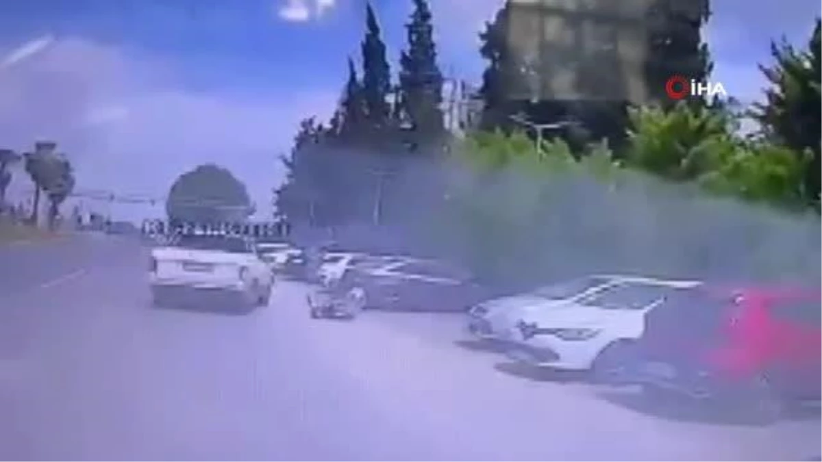Adana\'da Pikapın Motosiklete Çarpması Kamerada