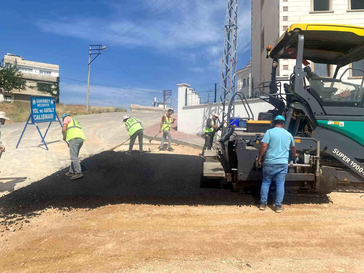 Gaziantep\'in Şahinbey ilçesinde asfalt çalışmaları hız kazandı
