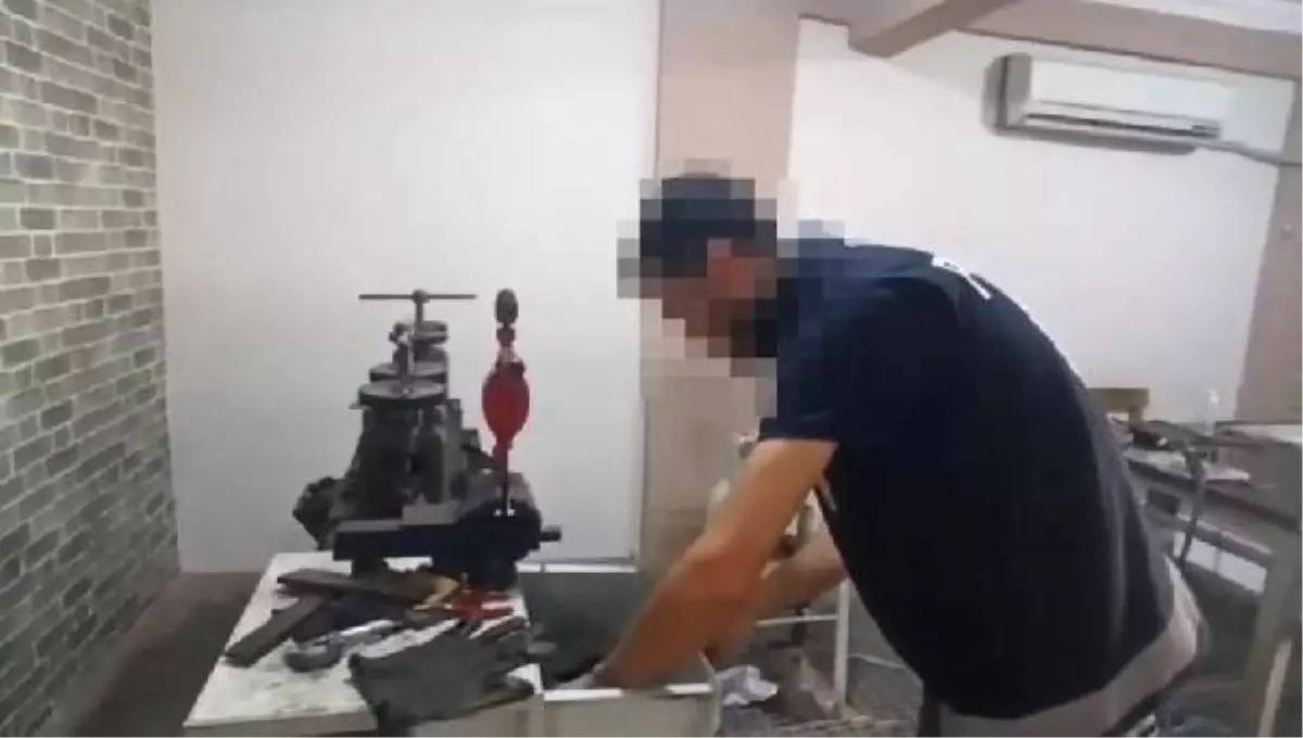 Şanlıurfa'da Kaçak Atölyelerde Sahte Altın Üreten 11 Şüpheli Yakalandı