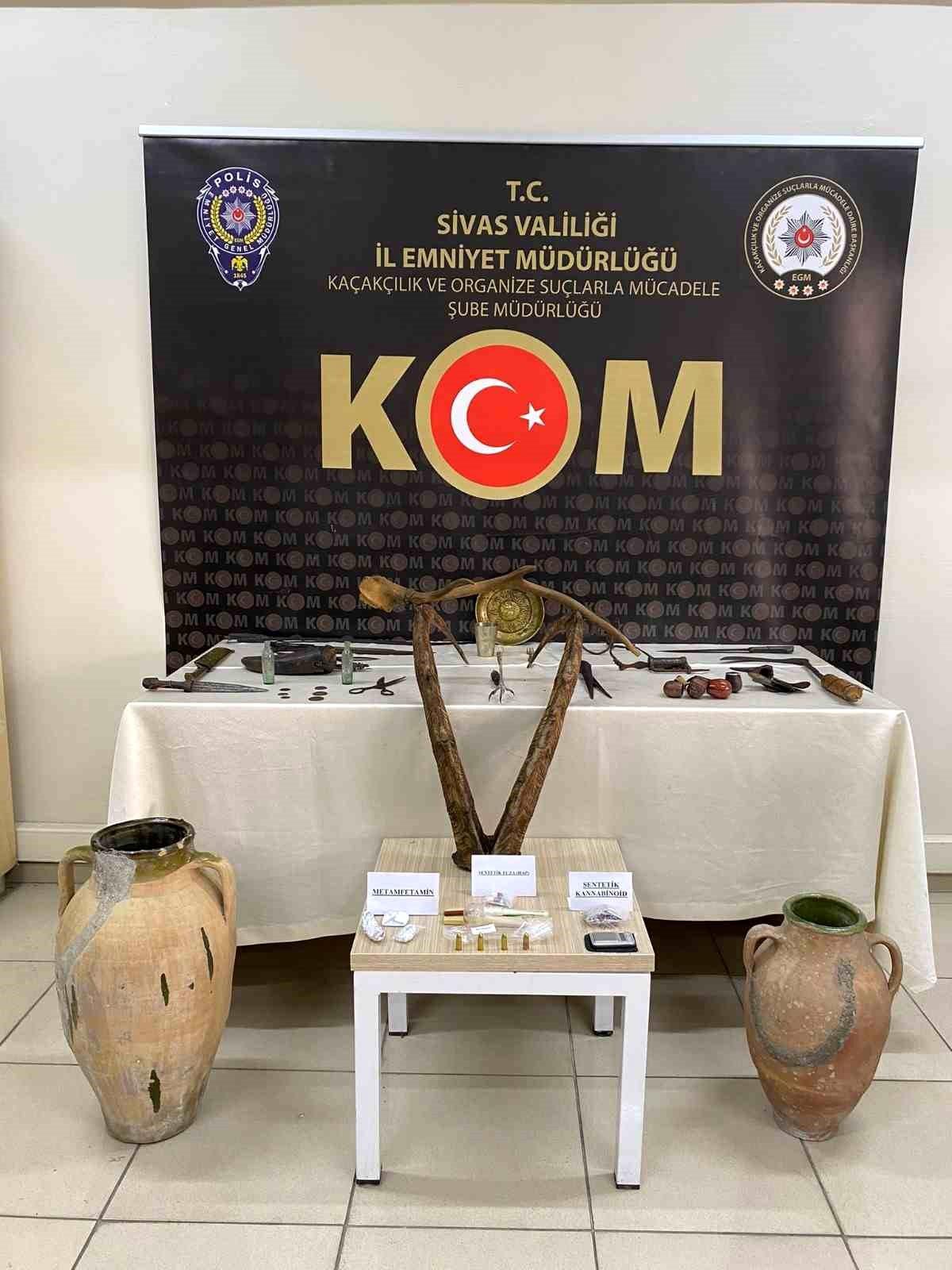Sivas\'ta Uyuşturucu ve Tarihi Eser Operasyonu
