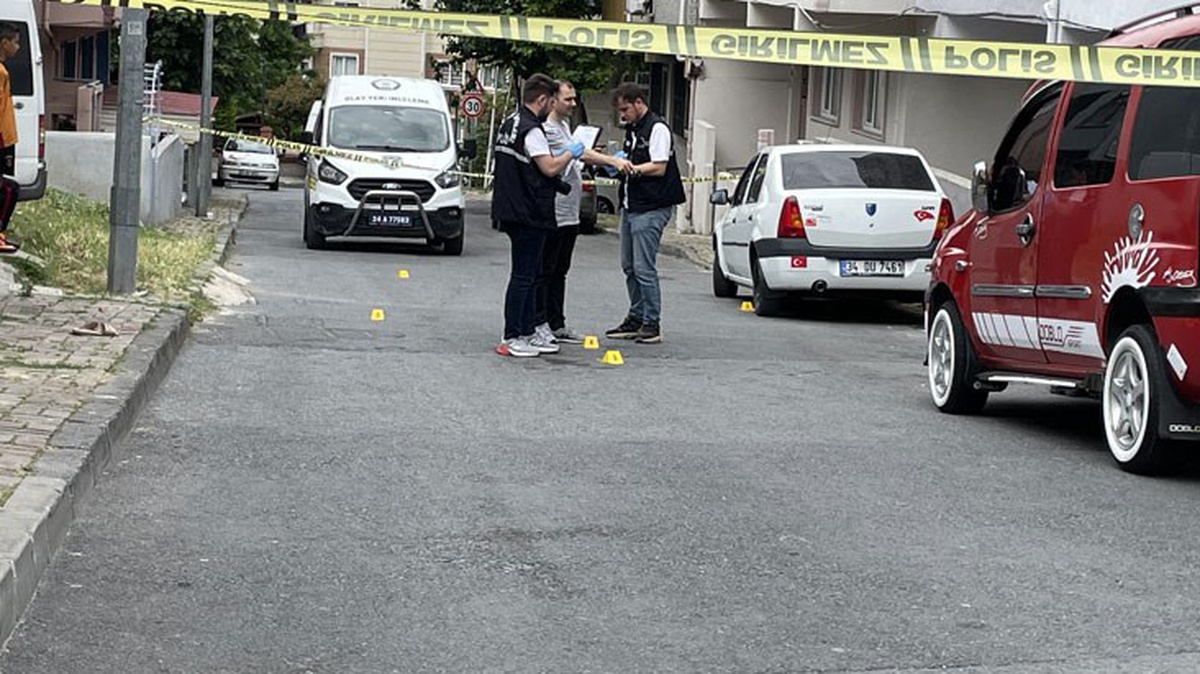 Küçükçekmece\'de tartıştığı abisi ve yengesini kurşun yağmuruna tutup kaçtı