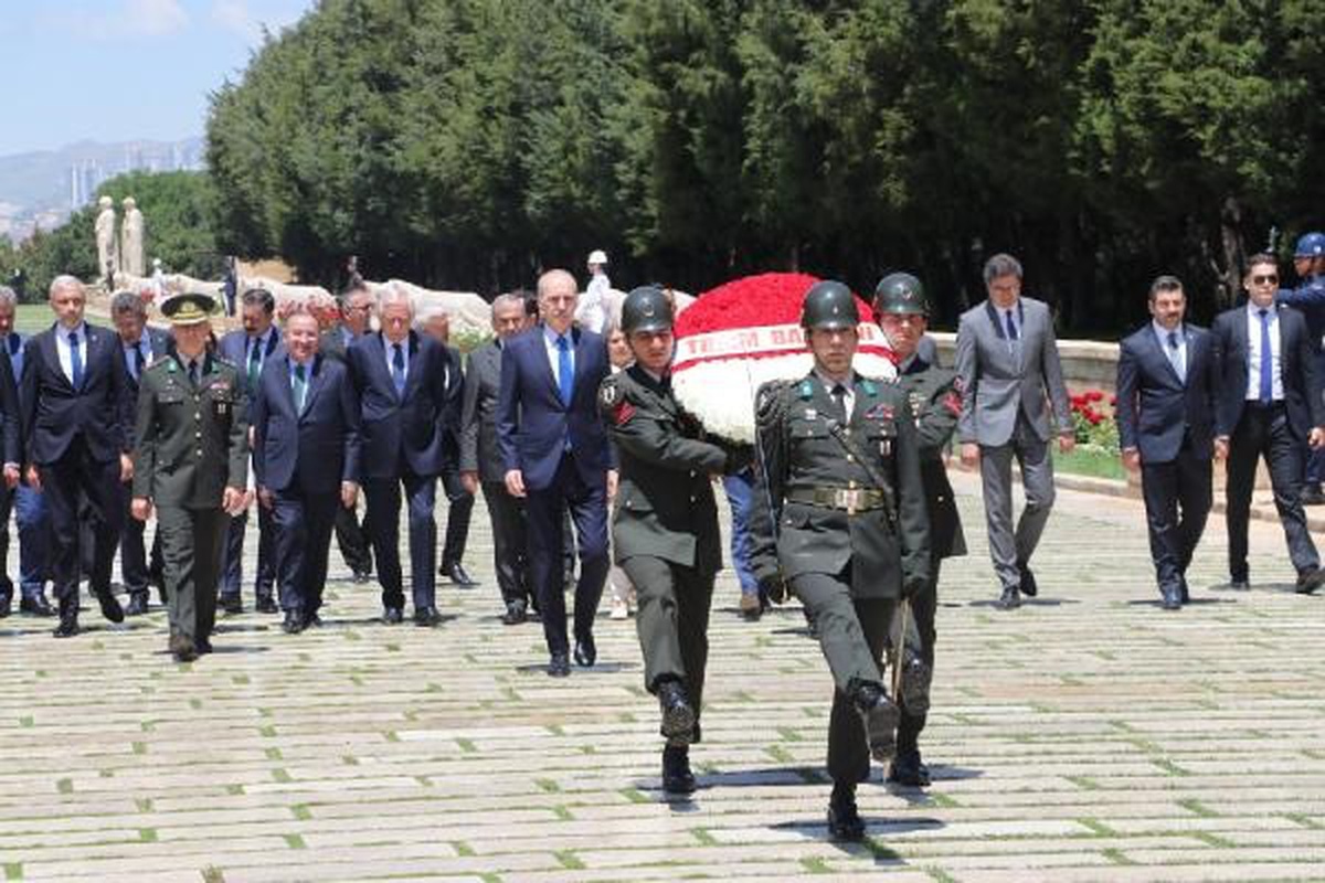TBMM Başkanı Numan Kurtulmuş Anıtkabir\'i ziyaret etti