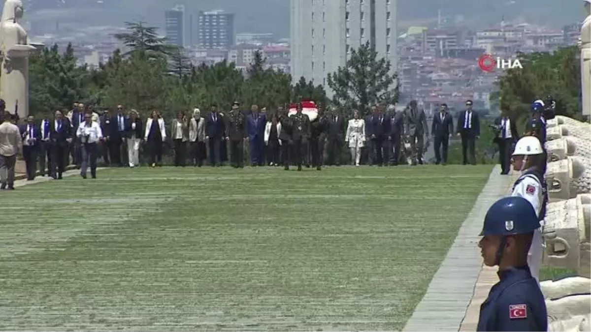 TBMM Başkanı Kurtulmuş Anıtkabir\'i ziyaret etti