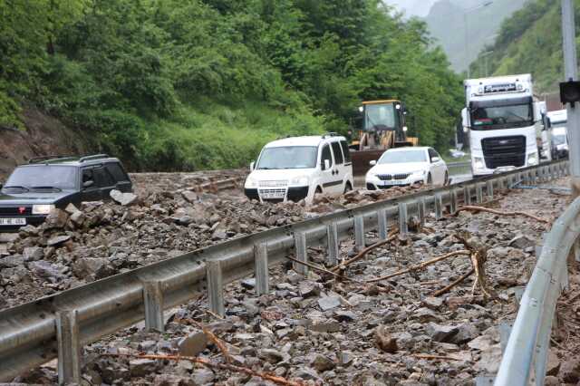 Trabzon'da sağanak etkili oldu; hoparlörle 'dereden uzak durun' anonsları yapıldı