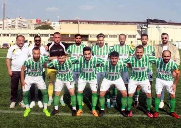 Türk antrenör Adalet Duman'dan dünya futbolunda bir ilk! Aynı sezonda iki takımı birden şampiyon yaptı