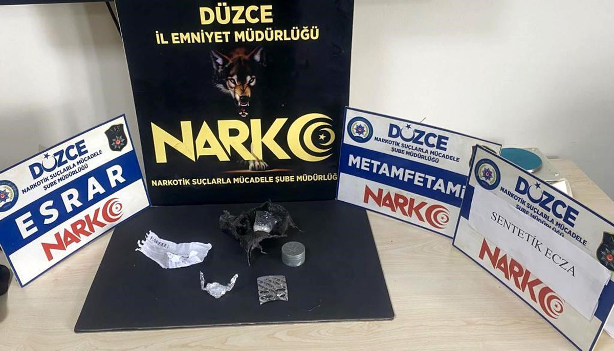 Düzce\'de Uyuşturucu Operasyonu: Metamfetamin, Esrar ve Hap Ele Geçirildi