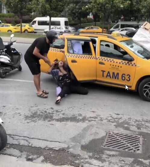 Yabancı uyruklu kadın taksici ile iletişim kuramayınca kendini aracın altına attı