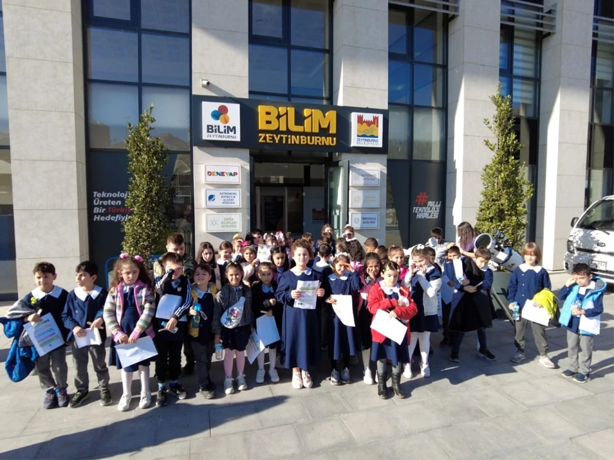 Zeytinburnu Belediyesi Öğrencilerin Karnesine Eğlence Dolu Aktivitelerle Ortak Oluyor