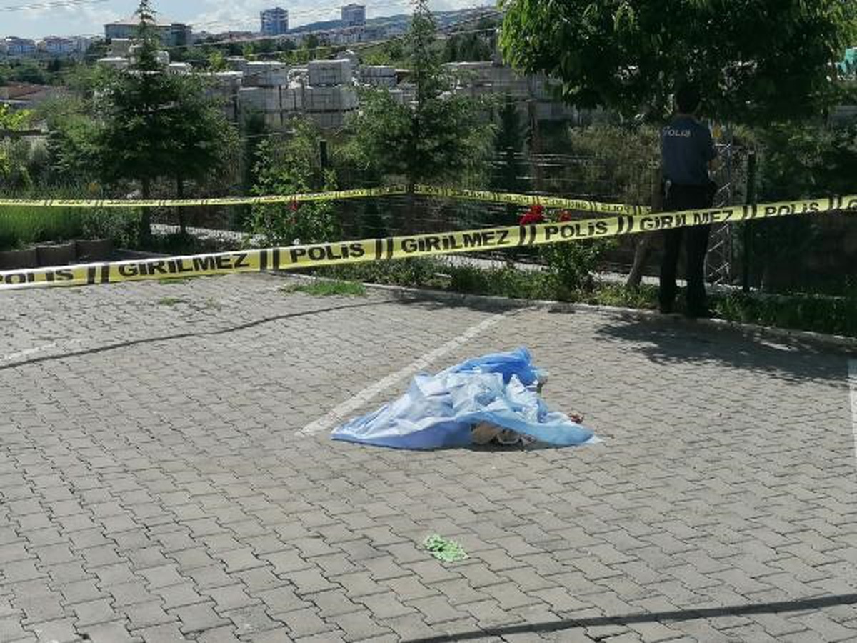 Nevşehir\'de 6 Katlı Binanın Son Katındaki Pencereden Düşen Kadın Hayatını Kaybetti