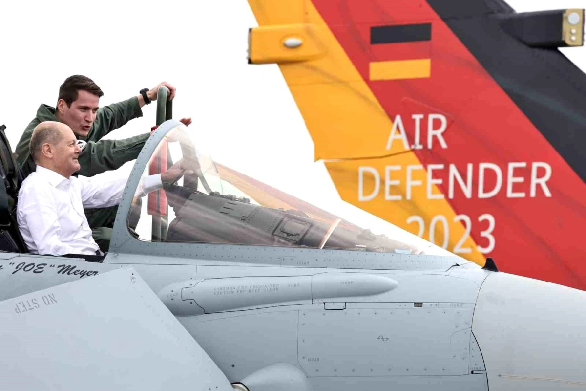 Almanya Başbakanı Olaf Scholz, NATO\'nun en büyük hava savunma tatbikatı Air Defender 2023\'ü ziyaret etti