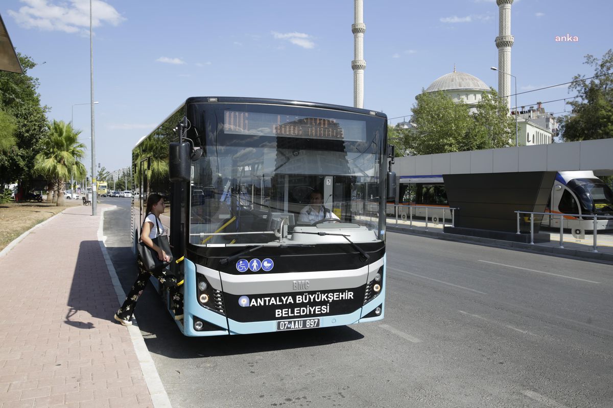 Antalya Büyükşehir Belediyesi, YKS\'ye girecek öğrencileri ücretsiz taşıyacak