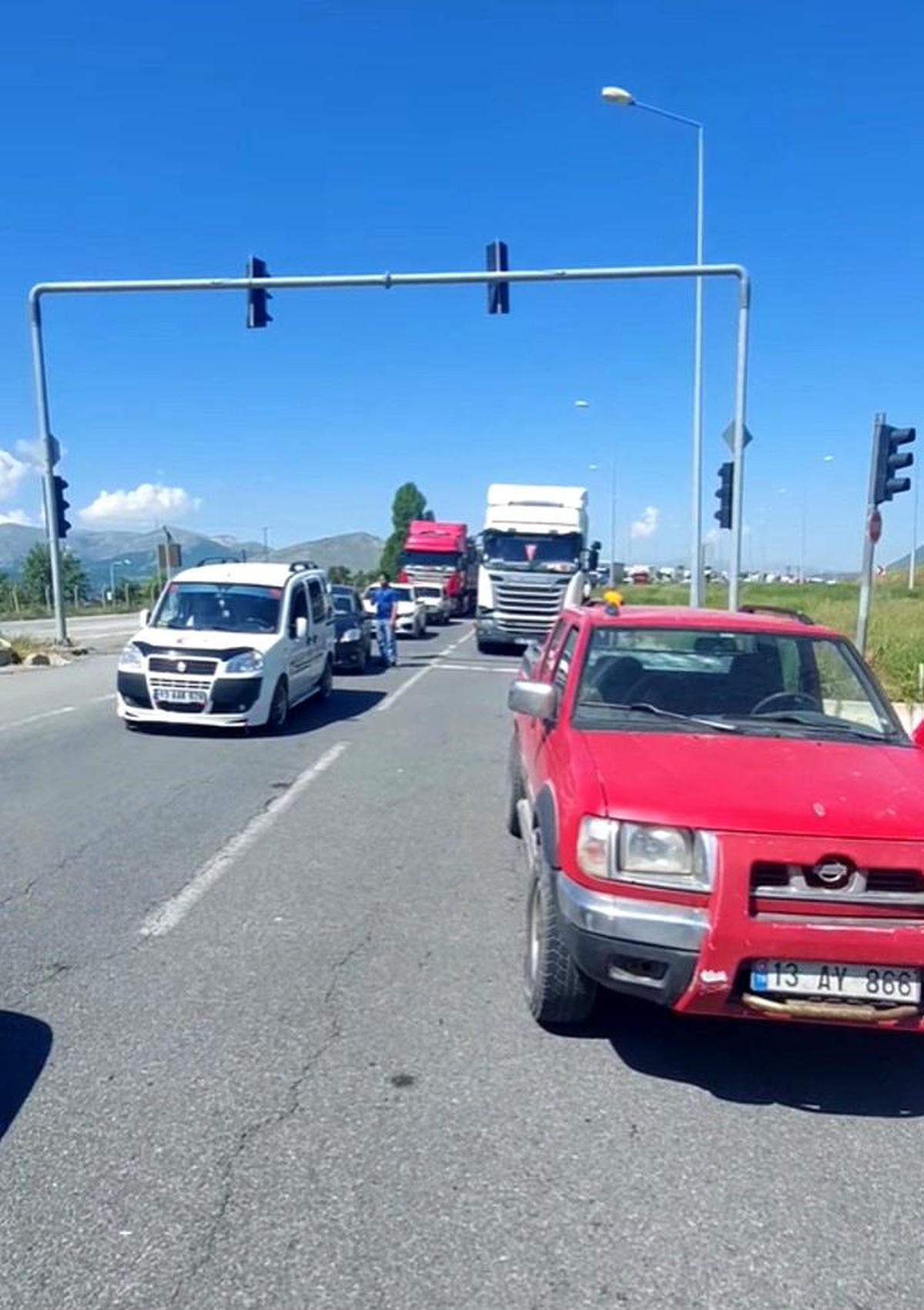 Bitlis\'te Alkollü Sürücü Aracında Bomba Olduğunu İddia Etti