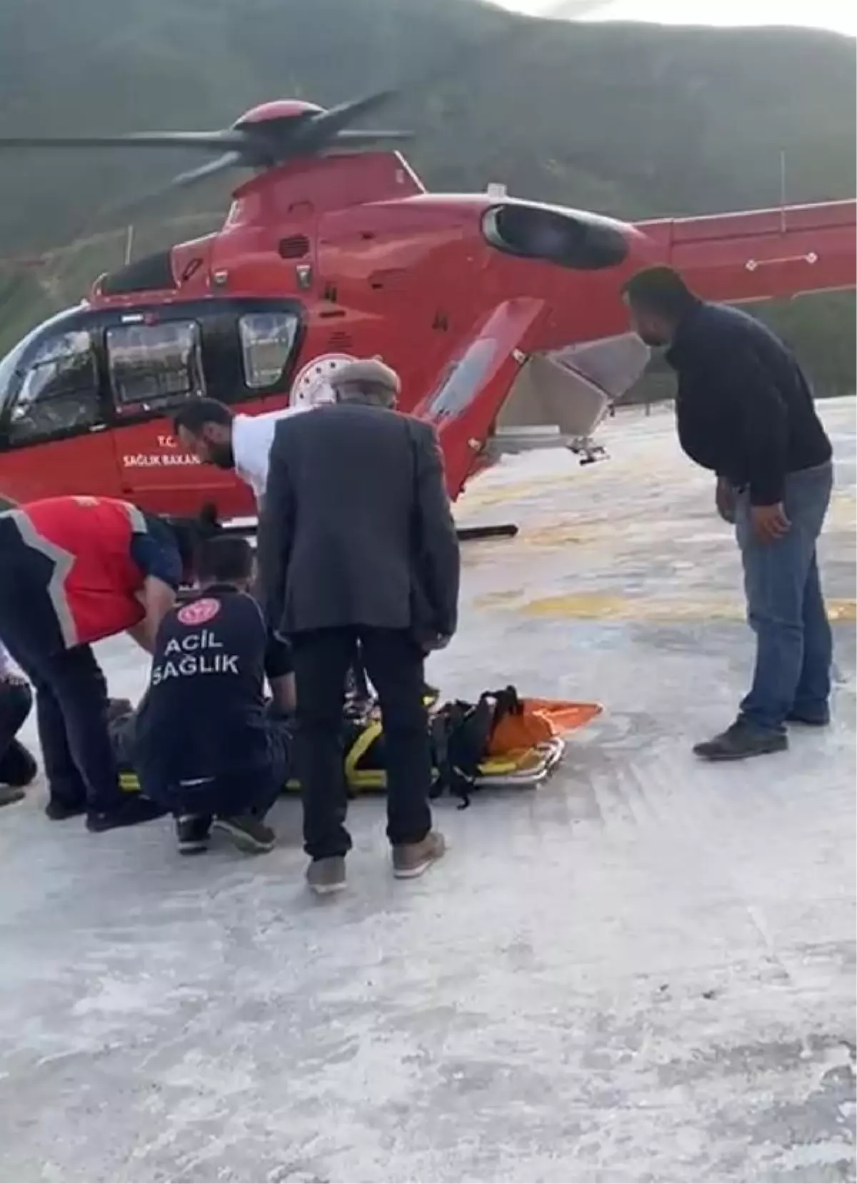At tepmesi sonucu yaralandı; ambulans helikopterle Van'a sevk edildi