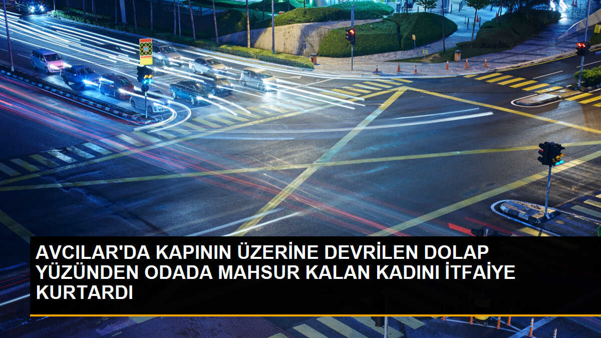 Avcılar\'da Devrilen Dolap Yüzünden Mahsur Kalan Kadın İtfaiye Tarafından Kurtarıldı