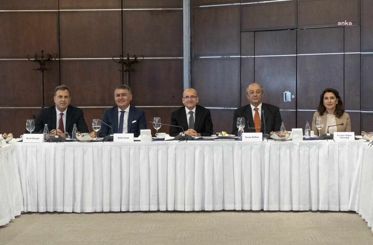 Hazine ve Maliye Bakanı Mehmet Şimşek, TÜSİAD ve Türkiye Bankalar Birliği yöneticileriyle görüştü