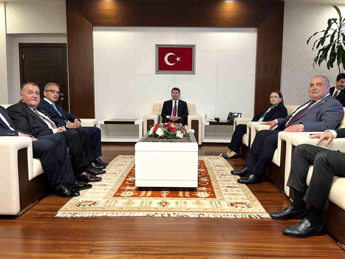 Adalet Bakanı Yılmaz Tunç, İsviçre\'deki Provokatif Eylemleri Kınadı