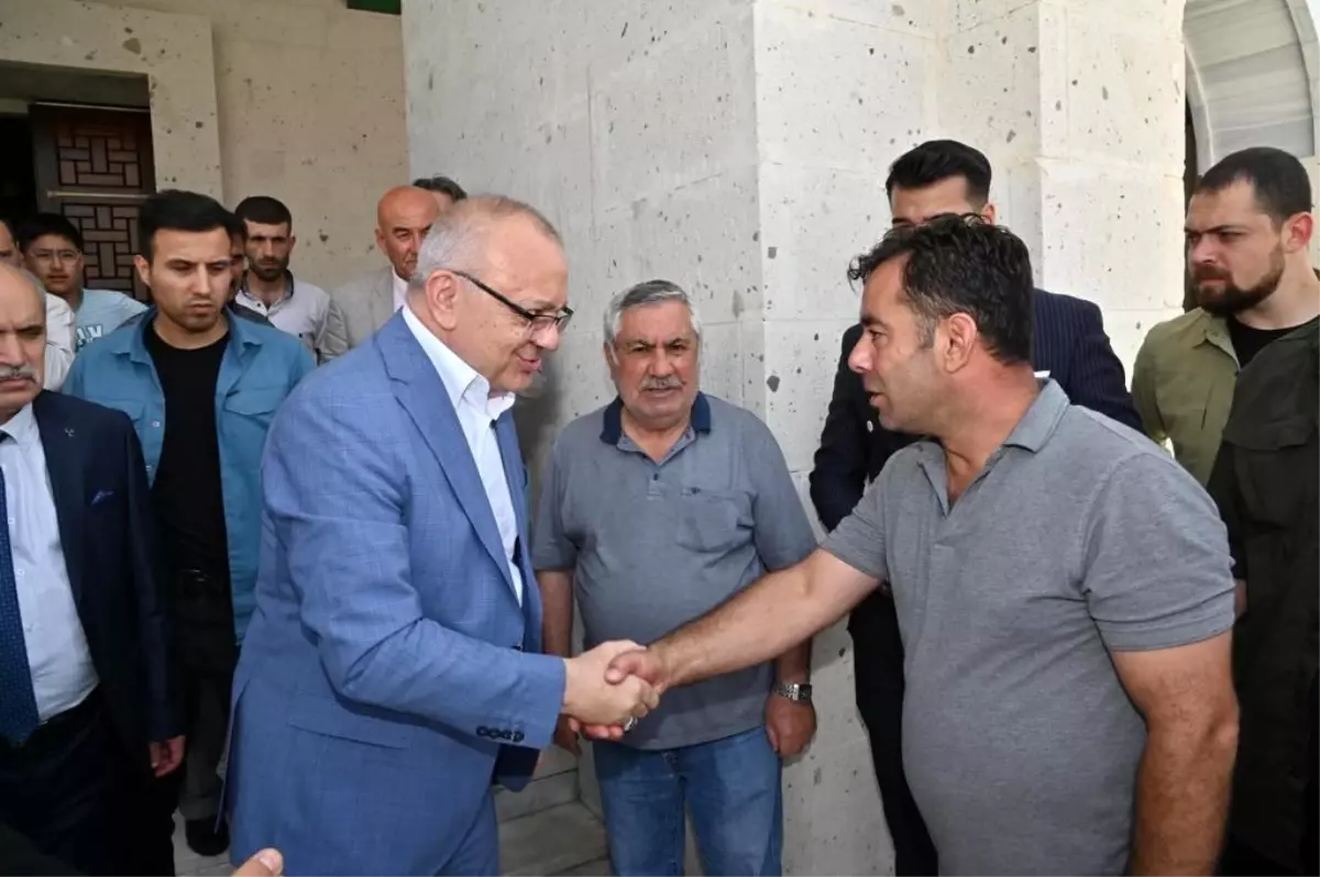 Manisa Büyükşehir Belediye Başkanı Cengiz Ergün, Akgedik Mahallesi\'nde ziyaretlerde bulundu