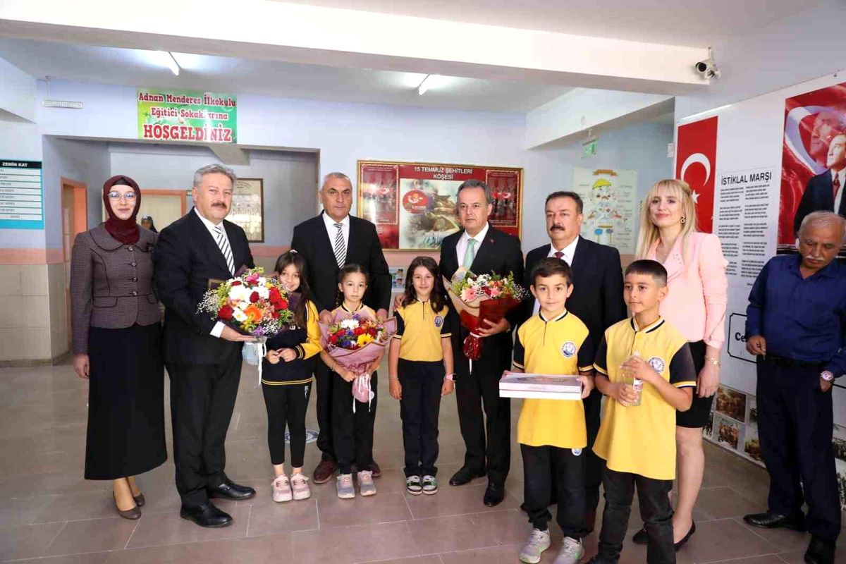 Melikgazi Belediye Başkanı Öğrencilerin Karne Sevincine Ortak Oldu