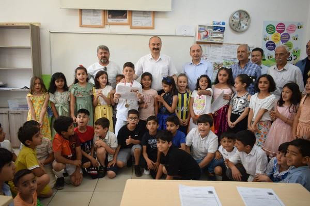 Depremzedelerin Çocukları Batman\'da Karnelerini Aldı