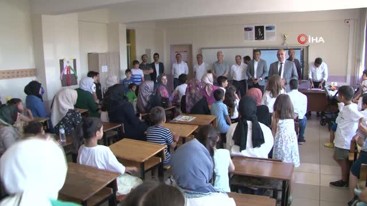 Bingöl\'de 60 bin öğrenci karne heyecanı yaşadı