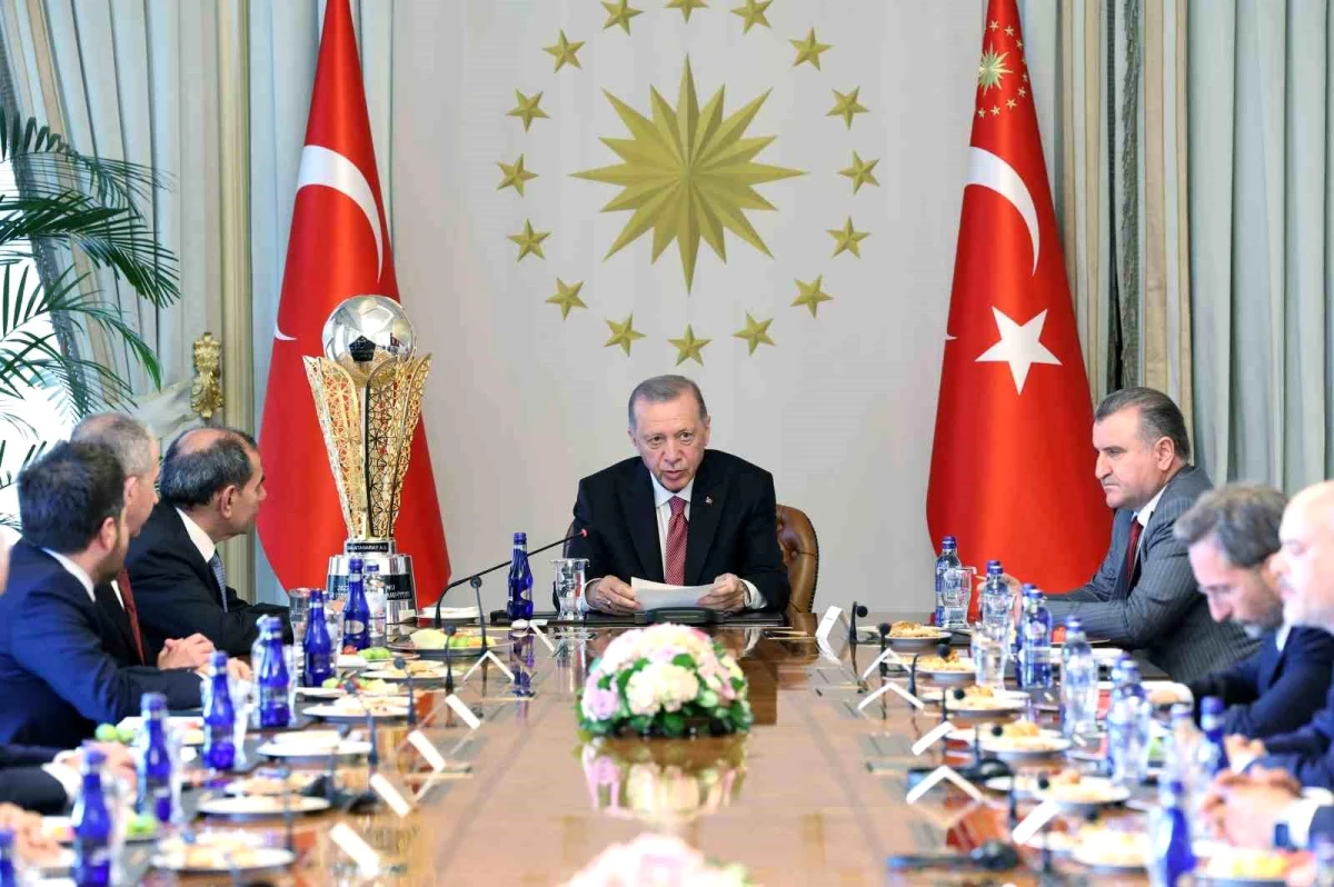 Cumhurbaşkanı Erdoğan, Galatasaray\'ı Vahdettin Köşkü\'nde kabul etti