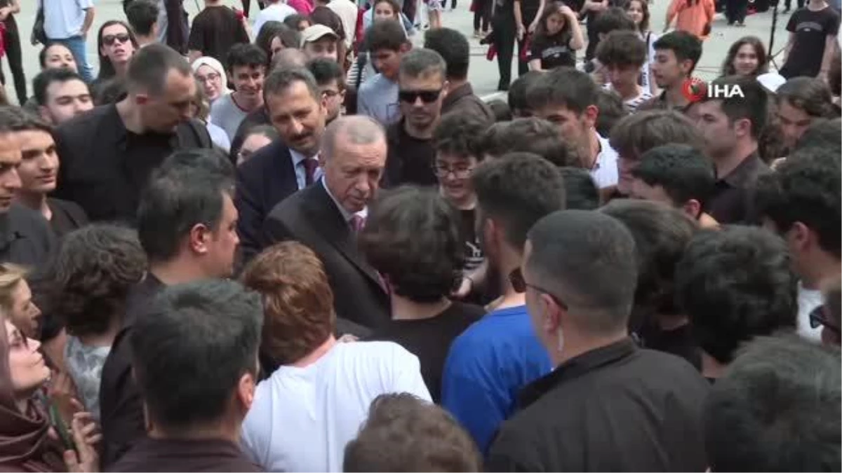 Cumhurbaşkanı Erdoğan Haydarpaşa Lisesi\'nde karne dağıtım törenine katıldı