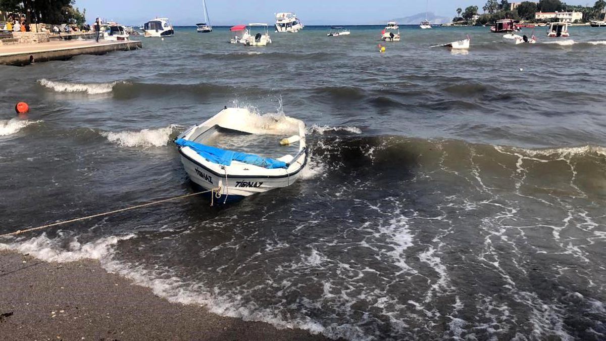 Muğla\'da Lodosun Etkisi: İki Küçük Tekne ve Bir Motoryat Sulara Gömüldü