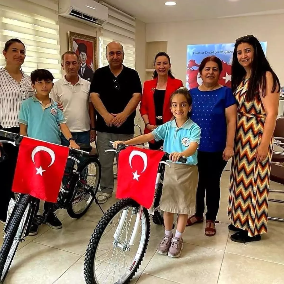 Aydın\'da depremzede öğrencilere karne hediyesi