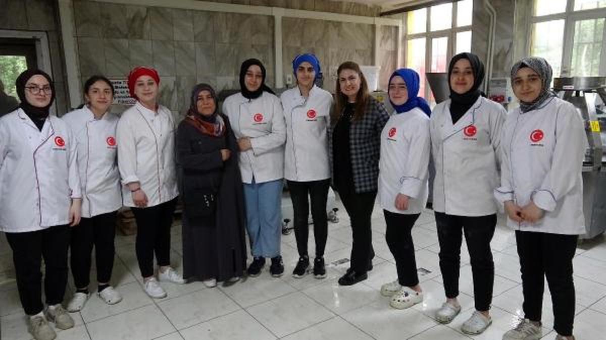 Deprem Sonrası Bölgeye Ekmek Gönderen Okulu Ziyaret Etti