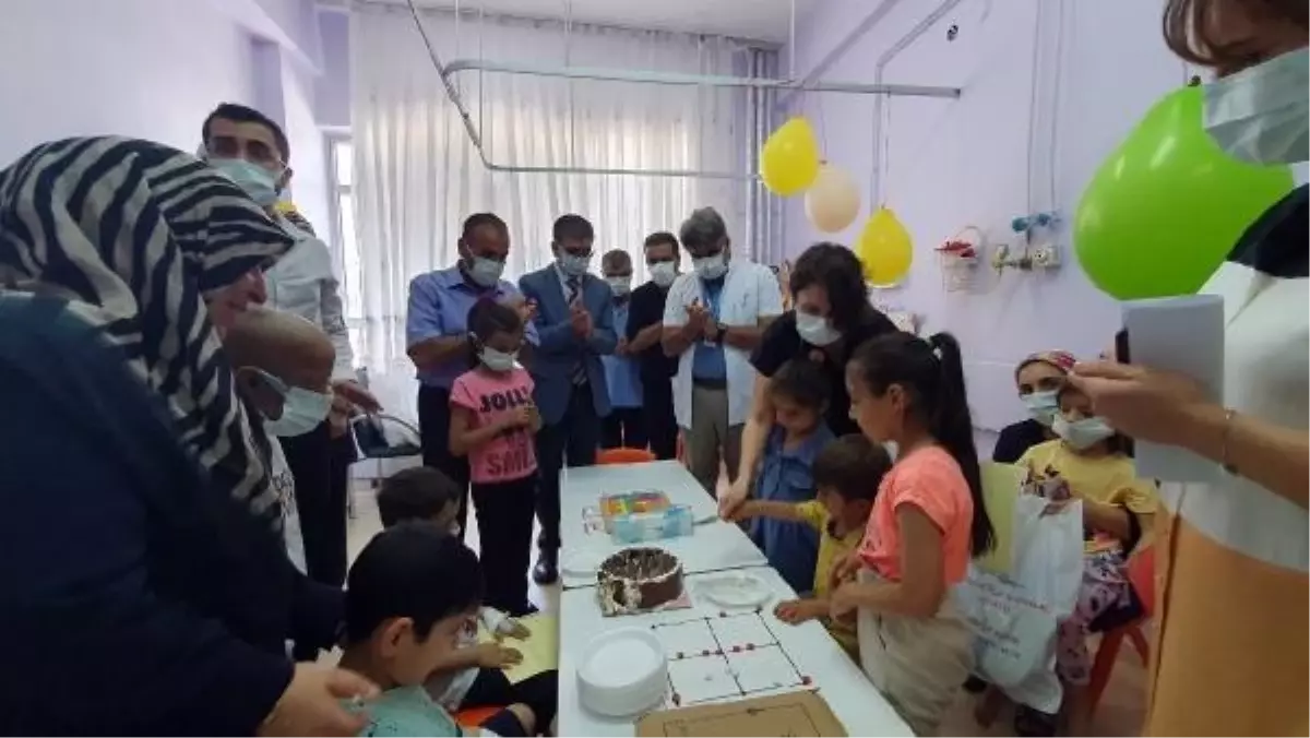 Diyarbakır'da hastanede tedavi gören öğrenciler eğitimlerinden geri kalmadı
