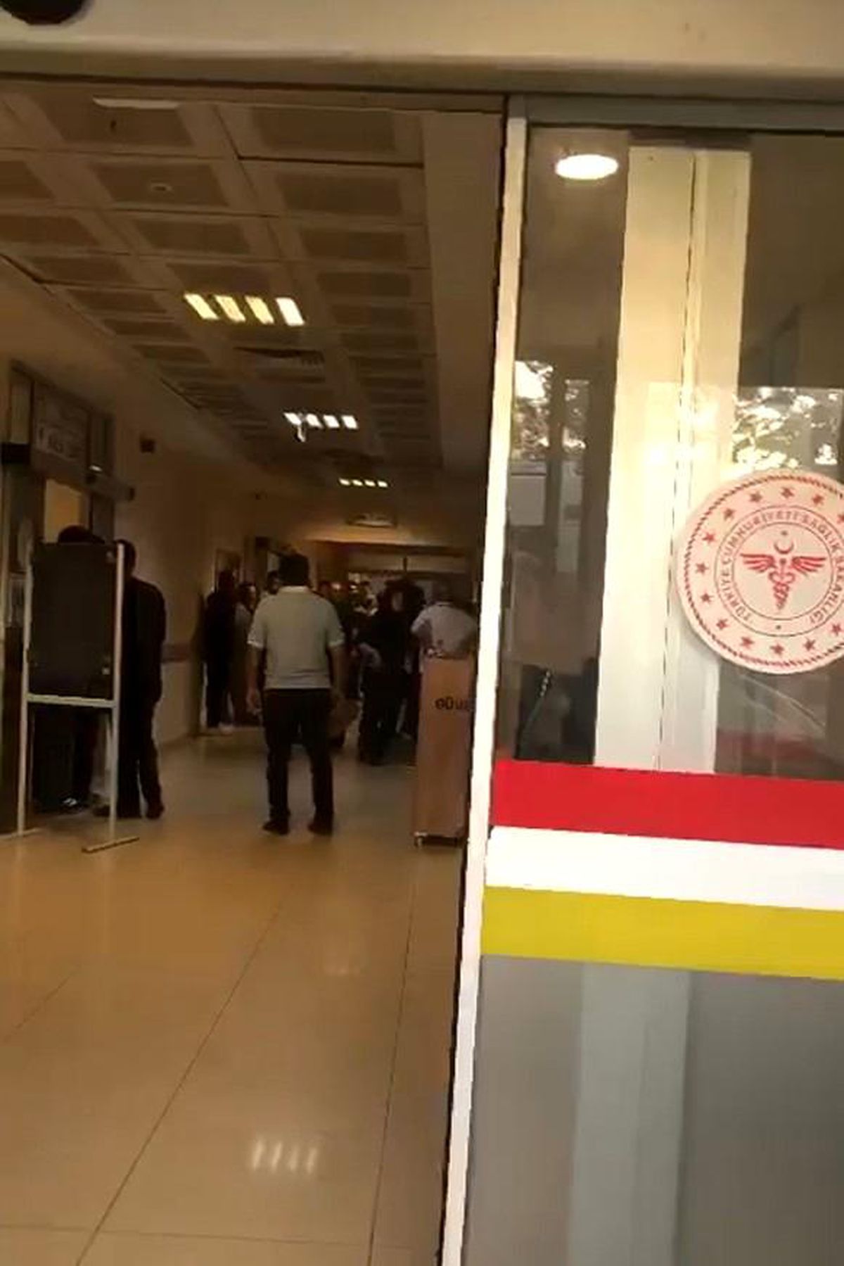 Samsun\'da akrabalar arasında çıkan kavgada 7 kişi silahla yaralandı, hastanede doktora saldırıldı