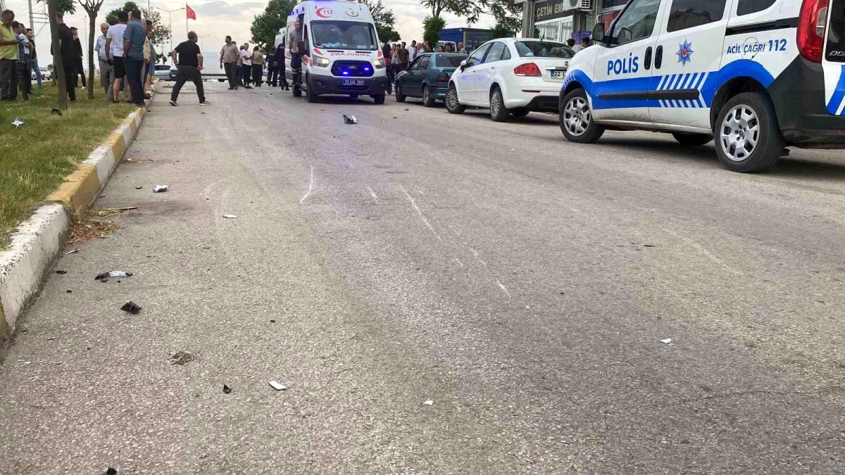 Edirne\'de Motosiklet Kazası: 2 Kişi Yaralandı