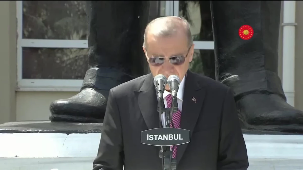 Cumhurbaşkanı Erdoğan\'dan öğrencilere çağrı: Kitapla bağınızı kesmeyin, merdiven altı kapkaççılara dikkat edin