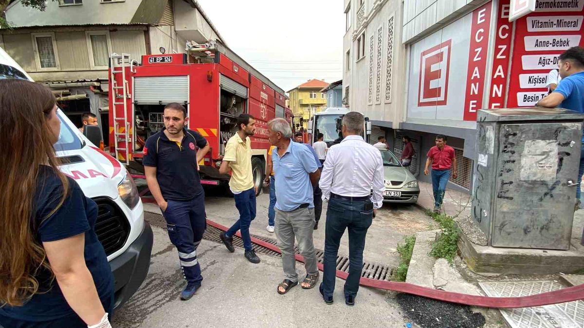 İzmit\'te bir kişi evini ateşe verdi