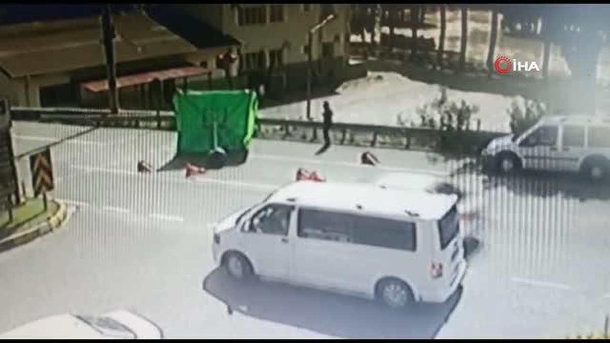 Freni Boşalan Kamyonet Kontrol Noktasına Çarptı