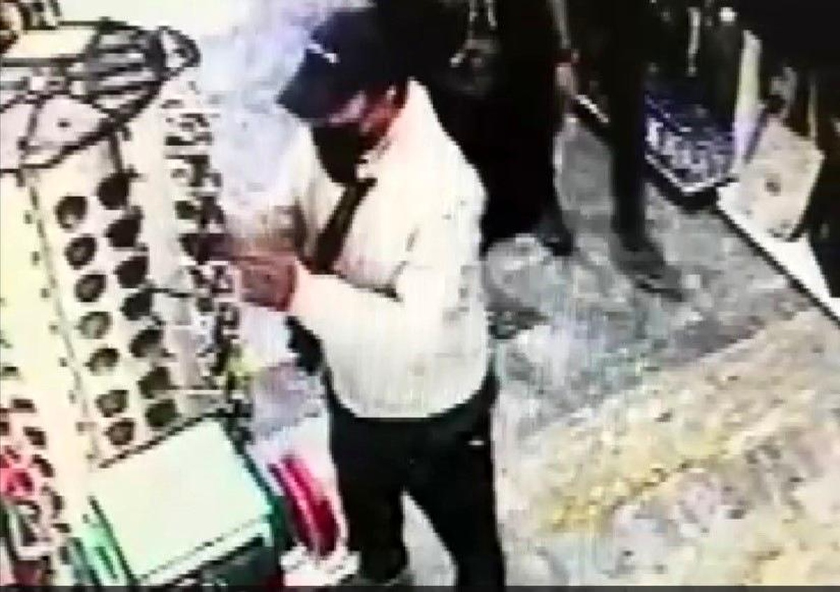 Isparta\'da Güneş Gözlüğü Hırsızlığı Güvenlik Kamerasına Yansıdı