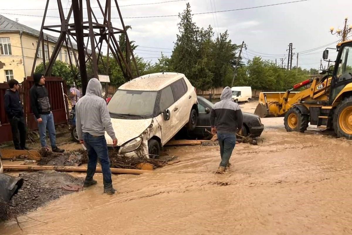 Gürcistan\'ın Kaheti bölgesinde şiddetli yağışlar su taşkınlarına neden oldu