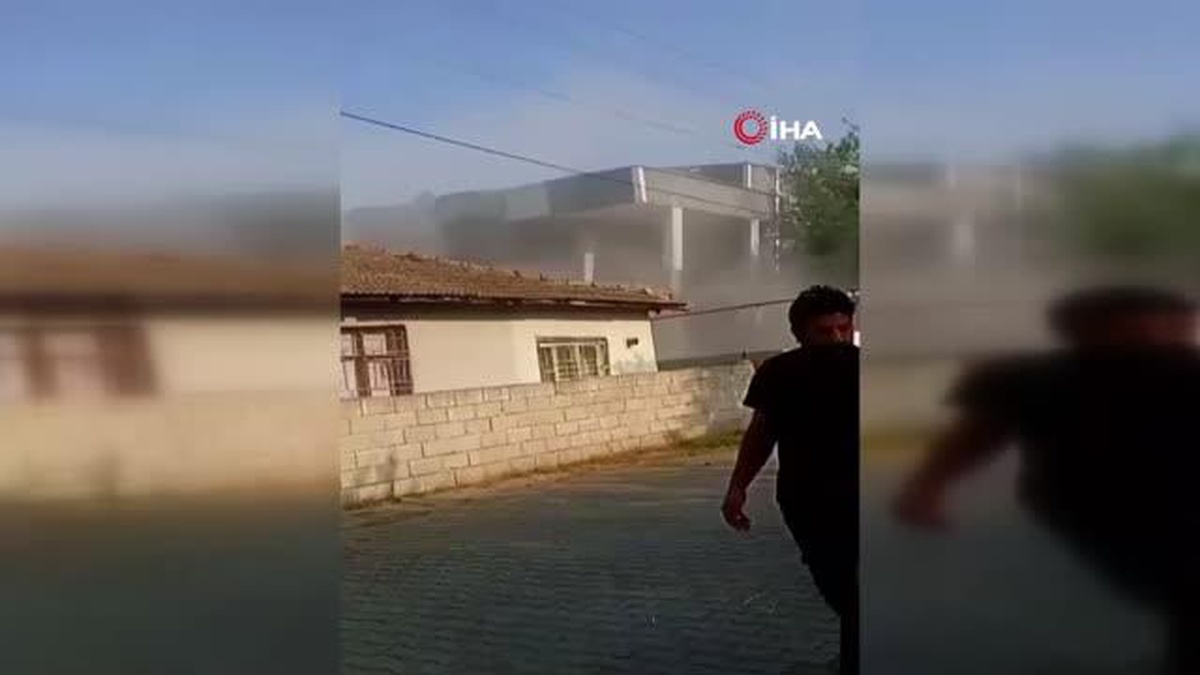 Hatay\'da 3 Katlı Ağır Hasarlı Bina Bir Kat Çöktü