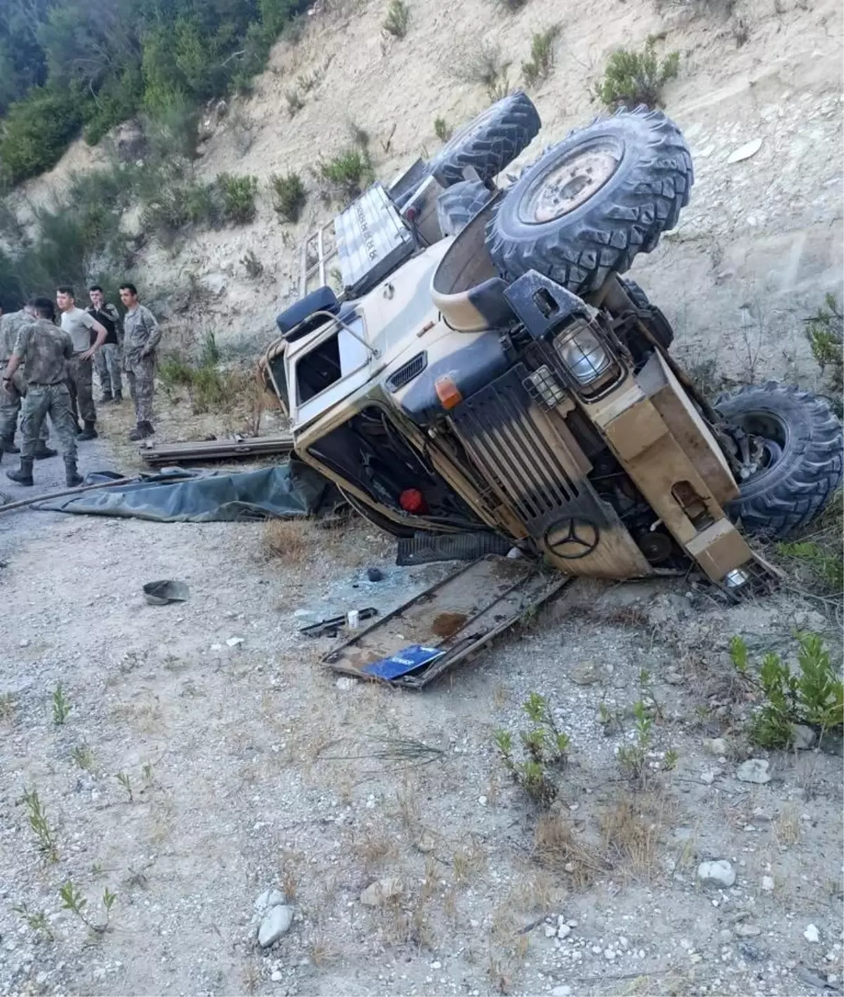 Hatay\'da Askeri Araç Devrildi: 4 Asker Yaralandı