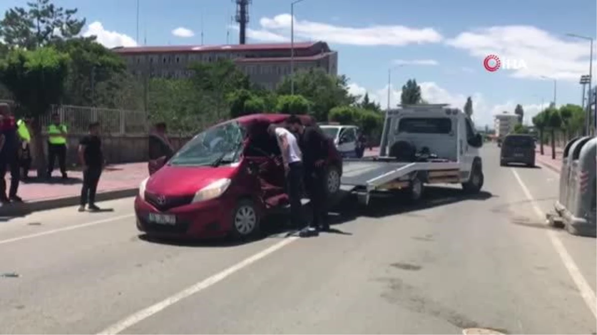 Iğdır\'da öğretmenlerin olduğu araç kaza yaptı: 3 yaralı