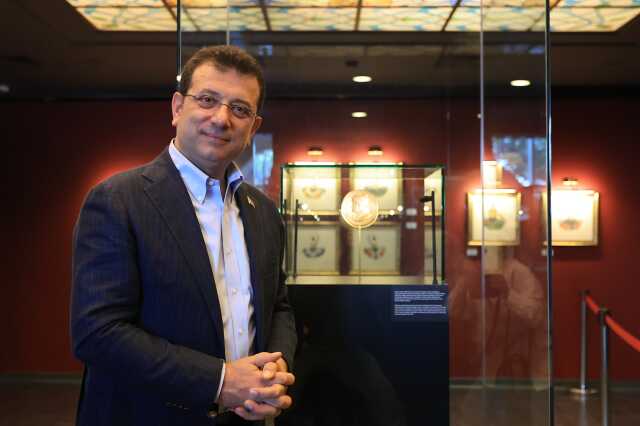 İmamoğlu: Fatih Sultan Mehmed'in bronz madalya portresini sergilemeye başladık