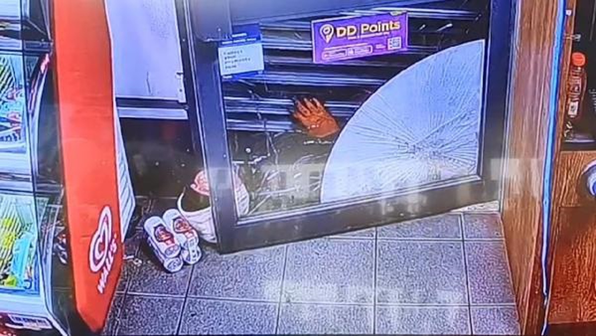 Kasiyerin Hızlı Müdahalesi Soygunu Engelledi