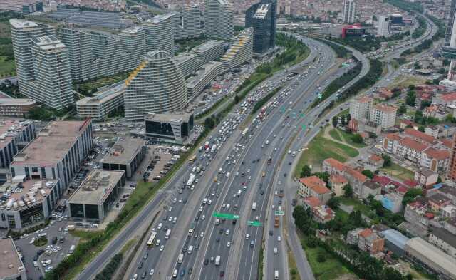 İstanbul'da yaz tatili yoğunluğu: Trafik yoğunluğu yüzde 66'e ulaştı