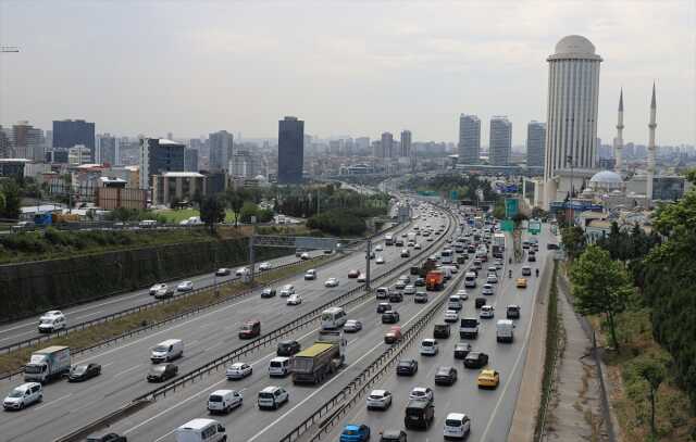 İstanbul'da yaz tatili yoğunluğu: Trafik yoğunluğu yüzde 66'e ulaştı
